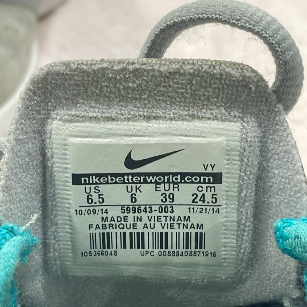 Nike shoes - Picture 4 of 4
